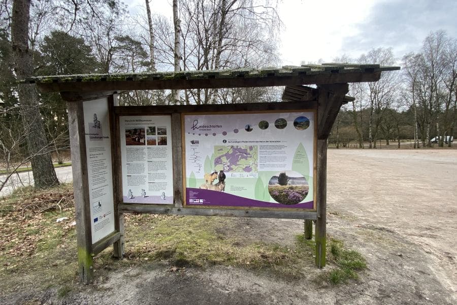 Hinweistafel auf dem Wanderparkplatz Undeloh