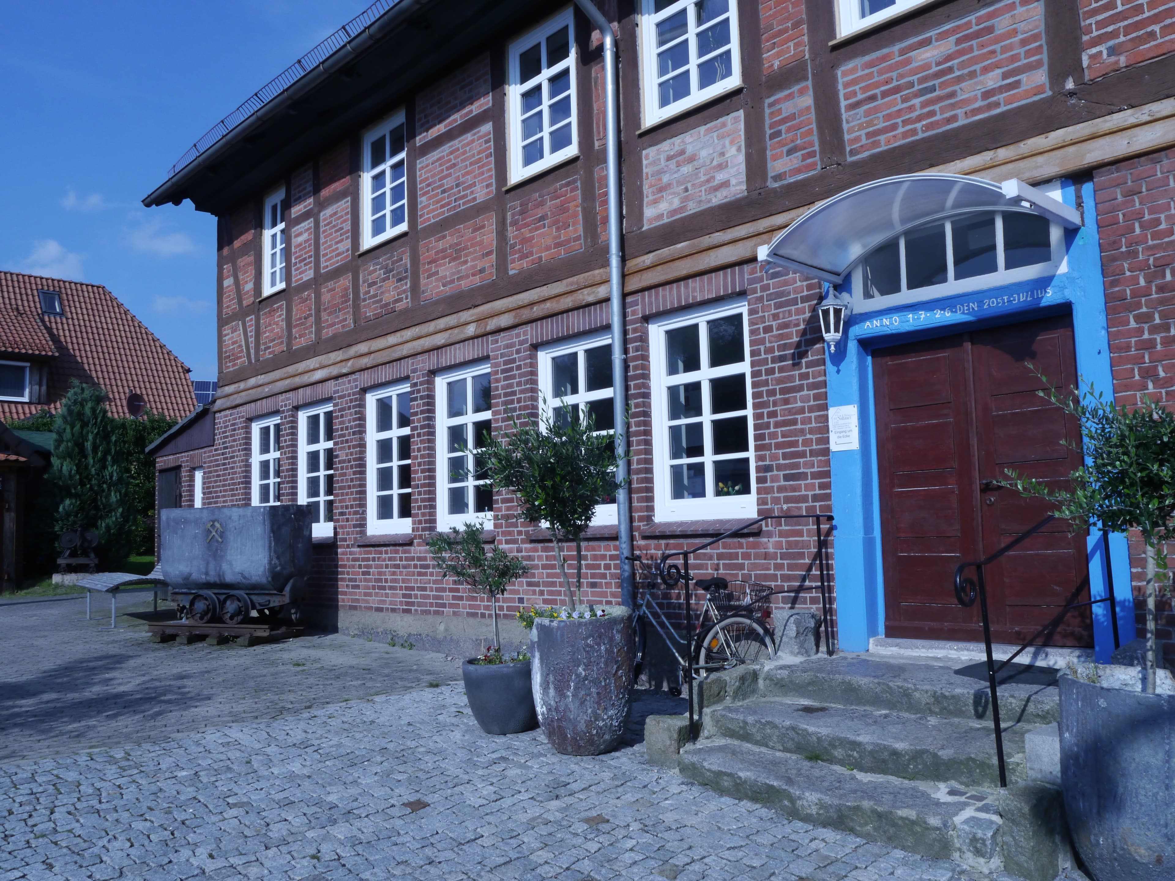 Auffahrt zum Salzmuseum und Eingang