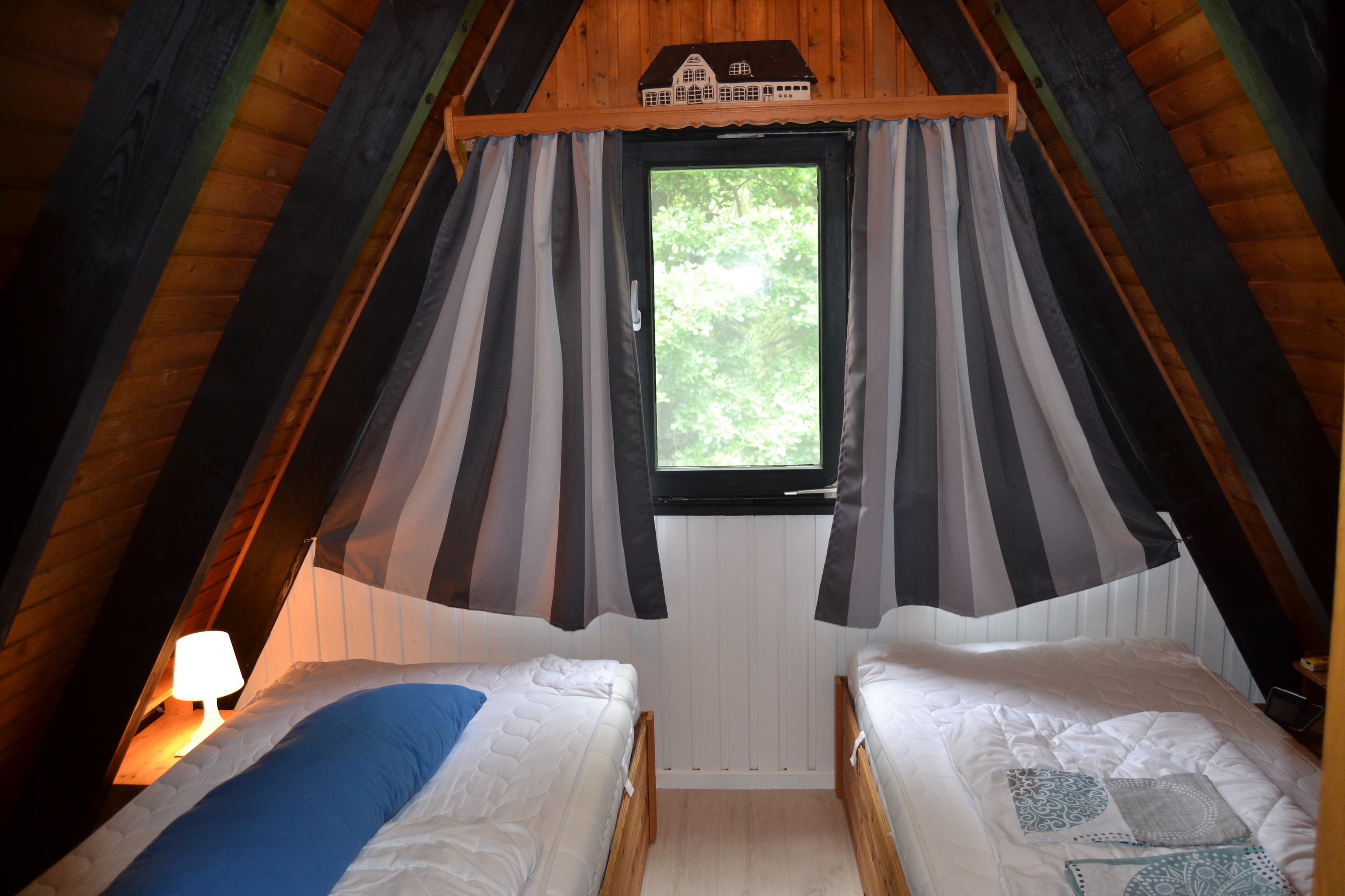 zwei Einzelbetten je 1 x 2 m