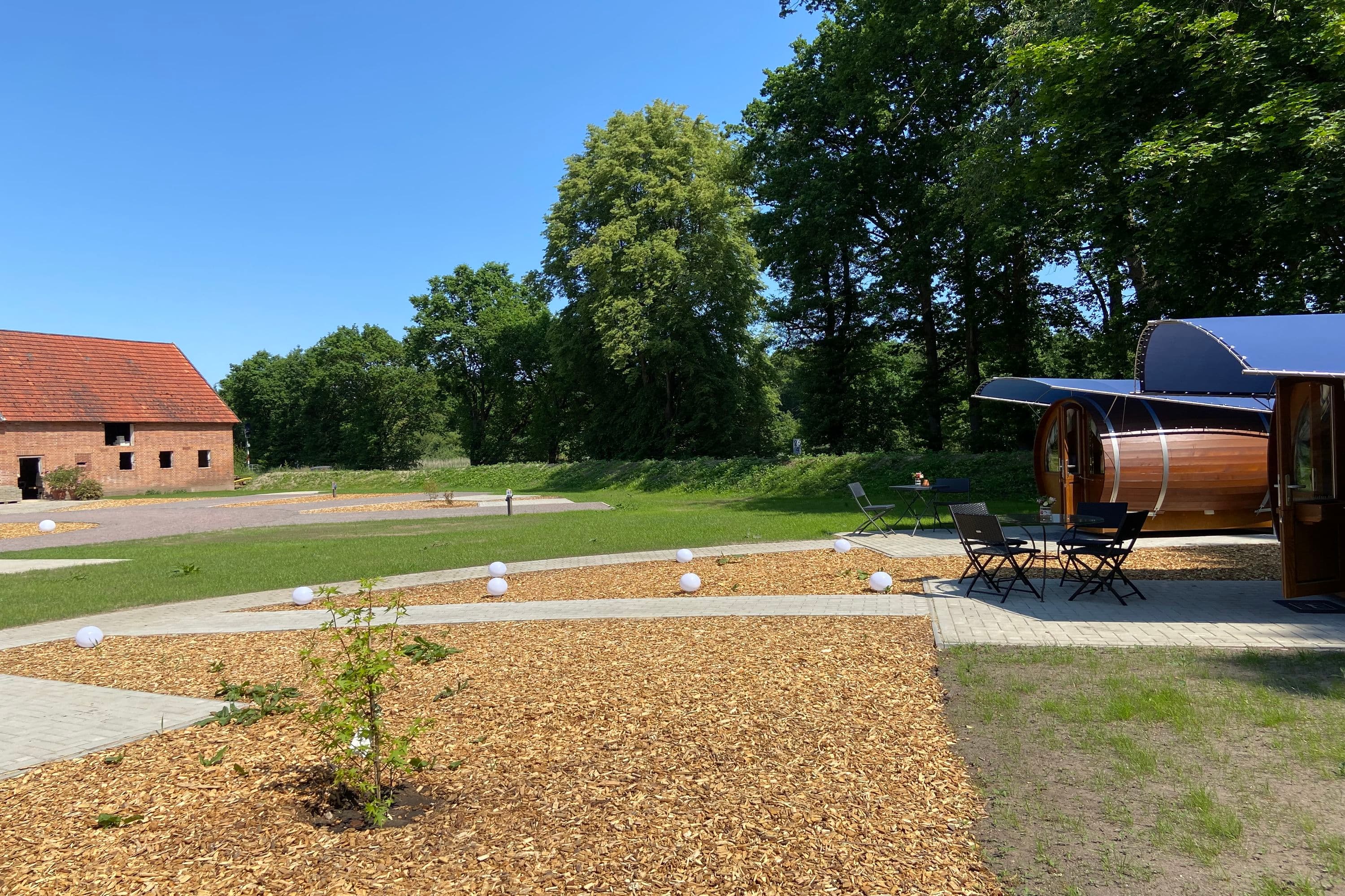 Stellplätze neben den Schlaffässern bei Meyerhöms in Hermannsburg