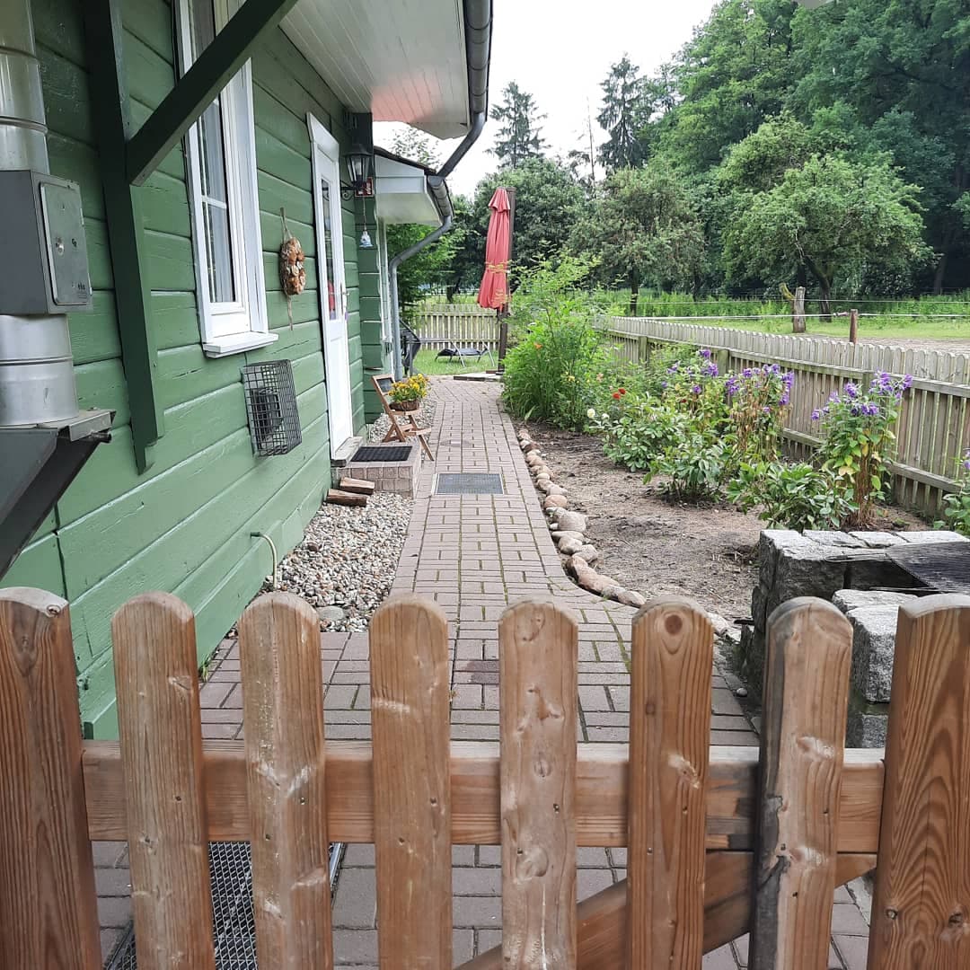 Garten am Blockhaus auf dem Ferienhof Meyer Unterlüß