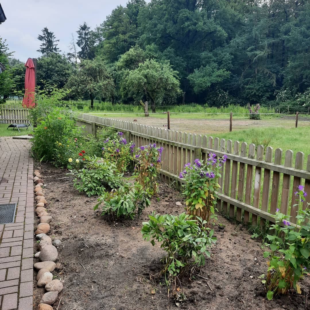 Garten am Blockhaus auf dem Ferienhof Meyer Unterlüß