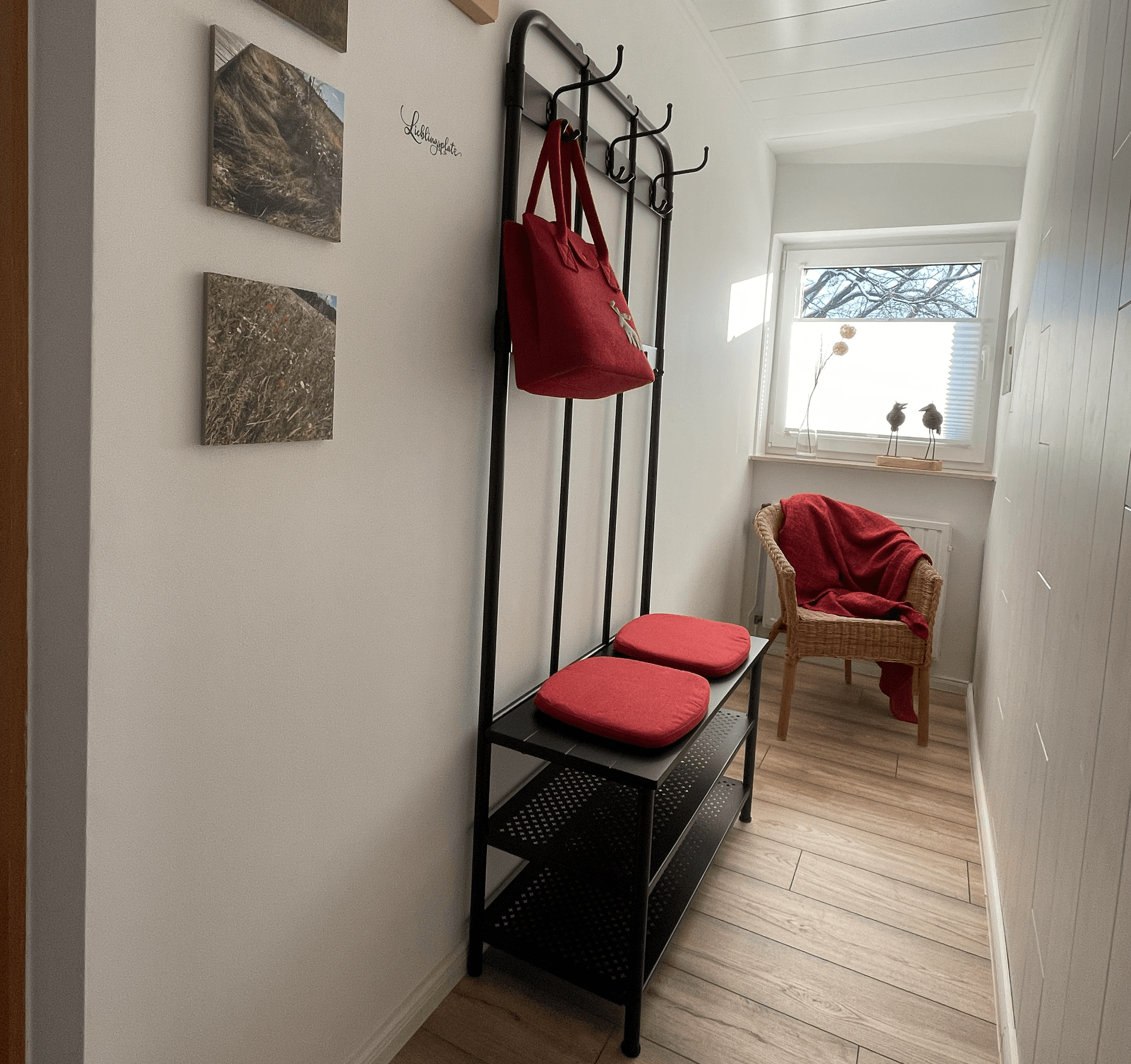 Garderobe mit Sitzbank und Schuhablage