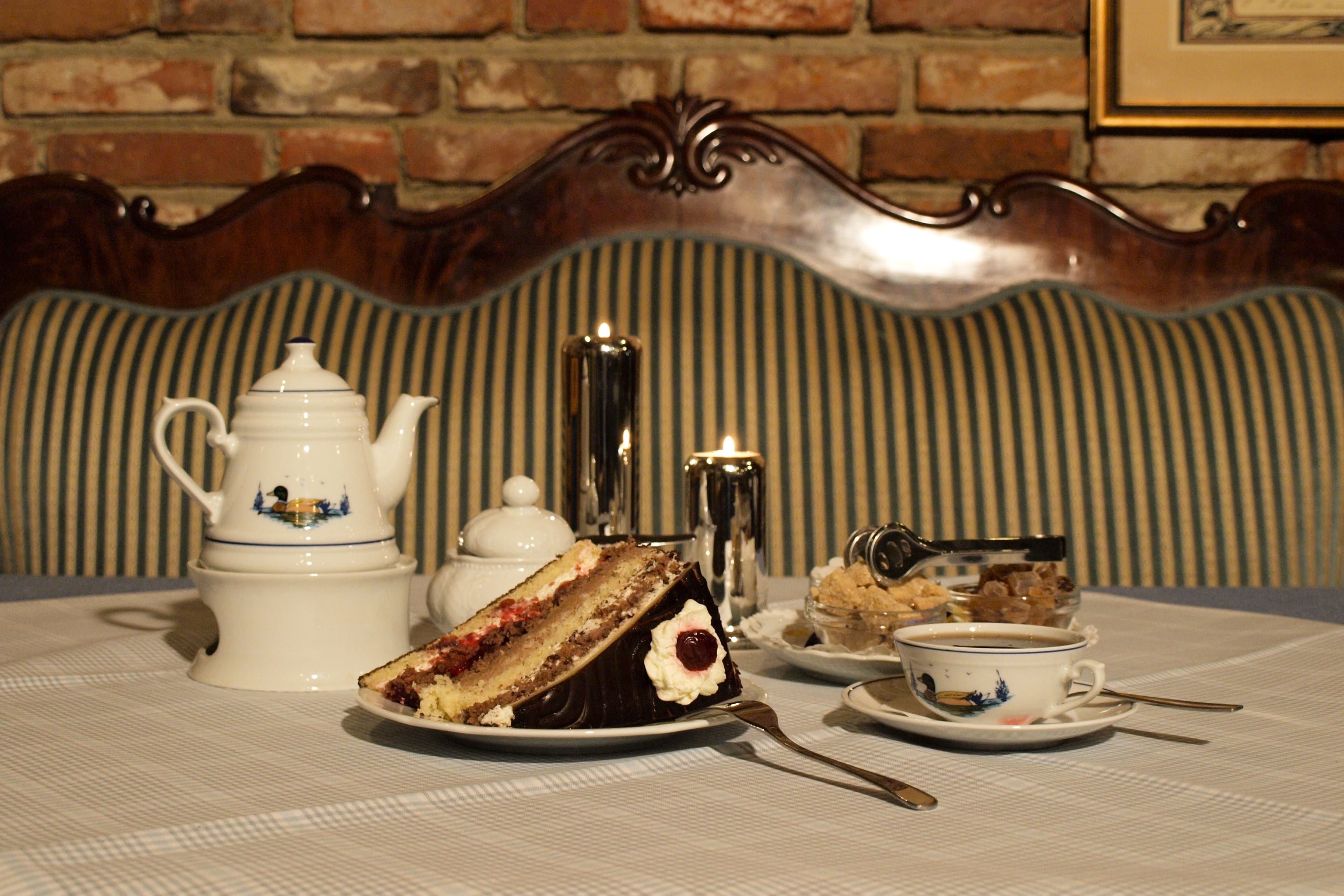 grosse kurchenstuecke und leckere torte in der ole muellern schuen mueden