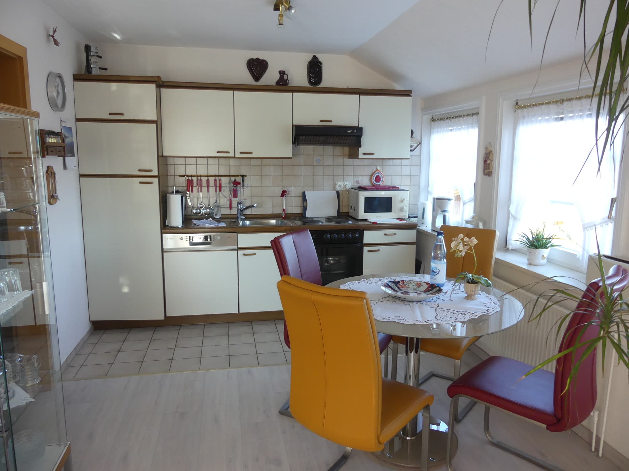 Küche FW links in der Ferienwohnung Landhaus Gartenstraße in Bispingen