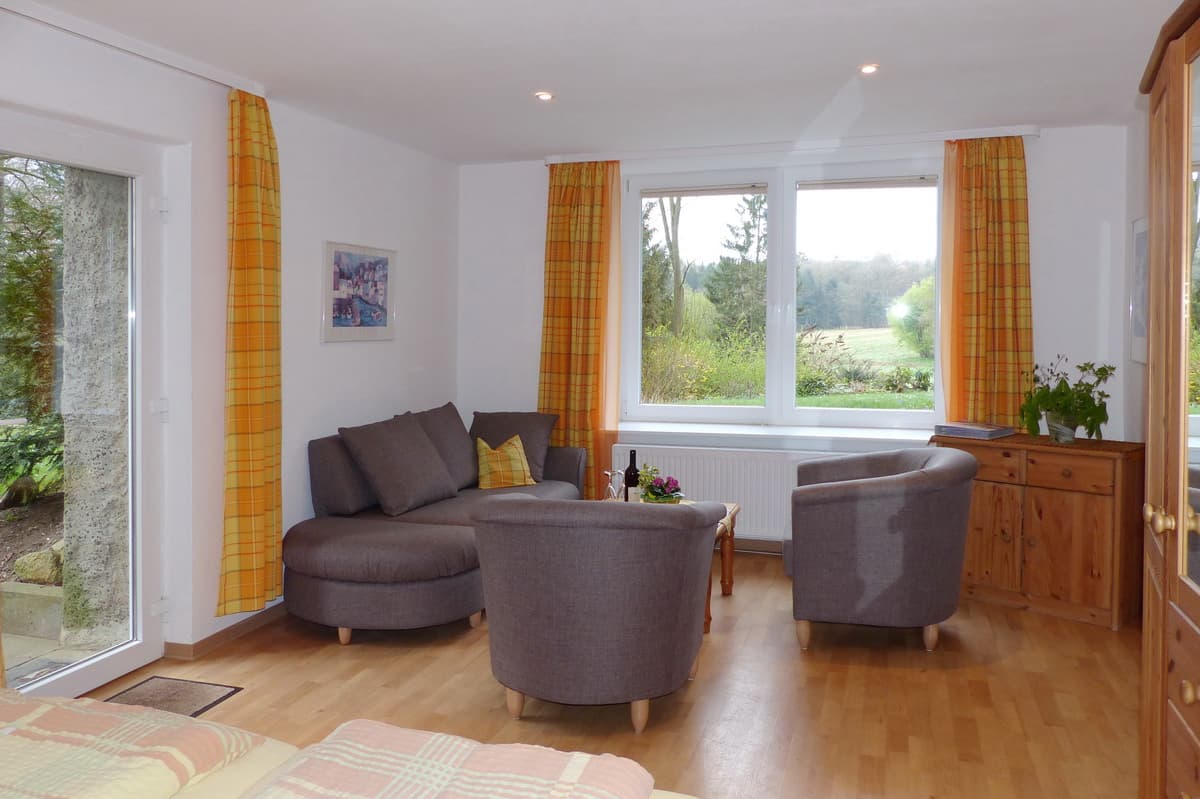 Wohnzimmer der Ferienwohnung Rotkäppchen in Stübeckshorn