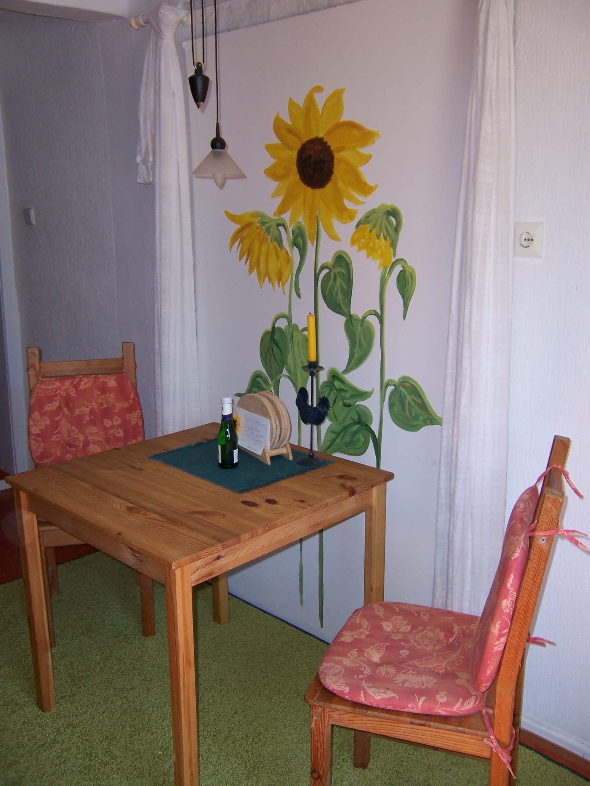 Essplatz in der Küche in der Sonnenblumenwohnung Atelier am Markt in Hermannsburg