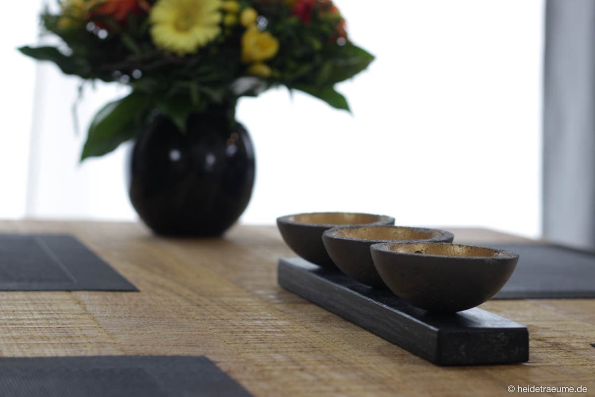 Tisch-Detail in den Heideträume Appartements in Undeloh