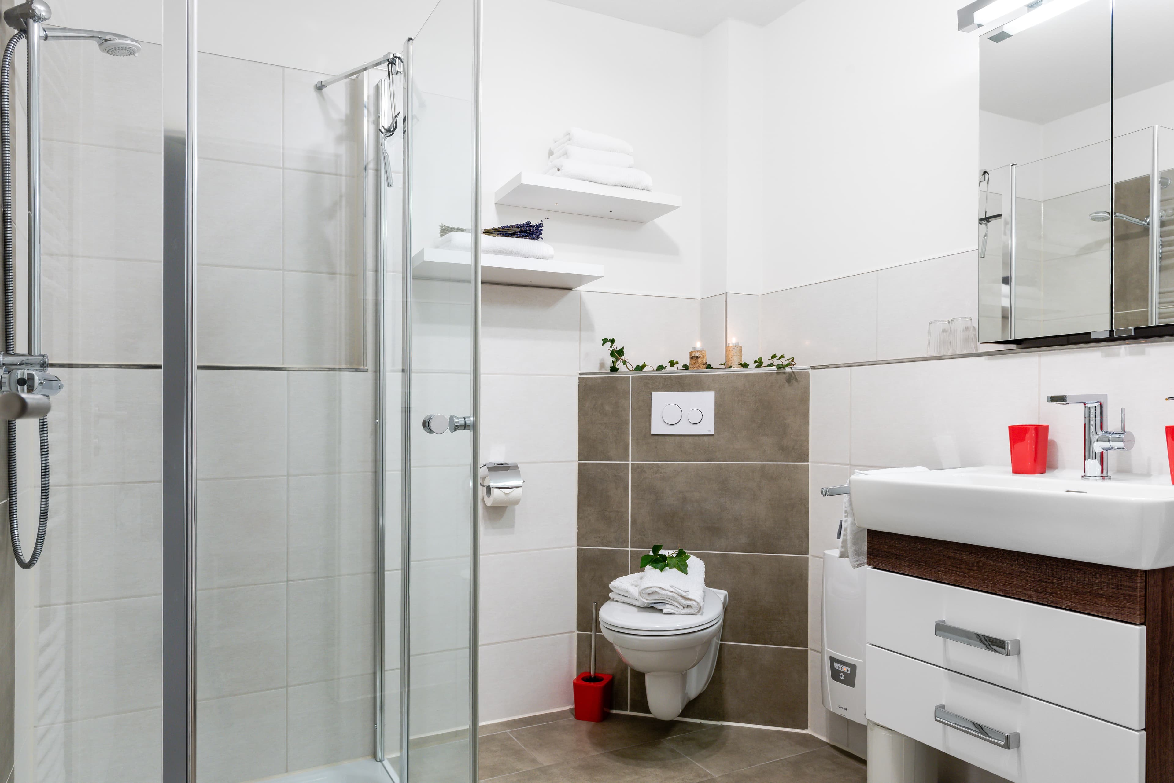 Das Badezimmer der Ferienwohnung Lindenberg´s Kamp auf dem Heitmannshof in Rosengarten