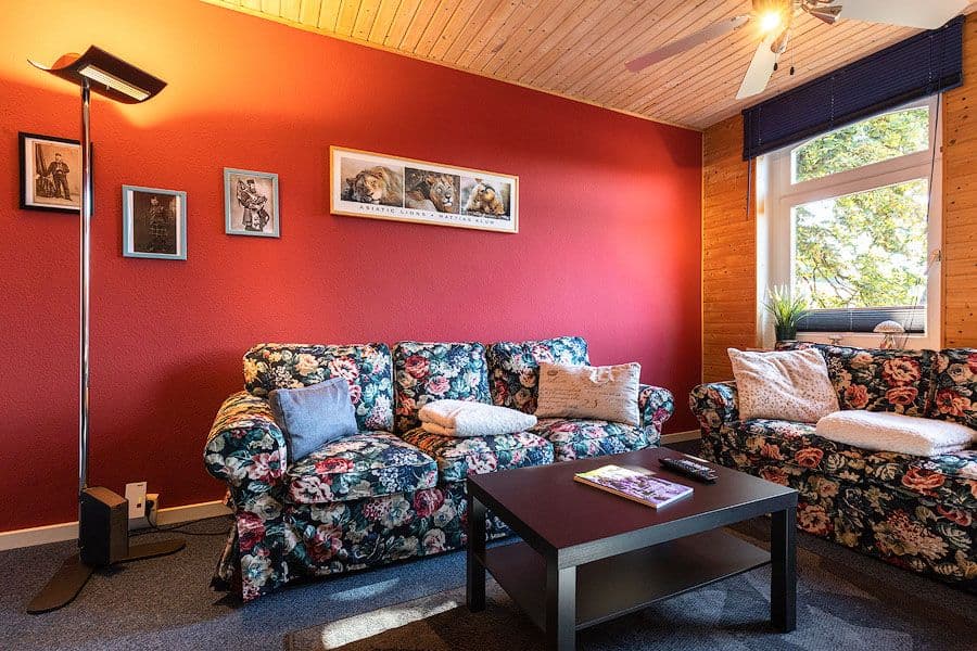 Wohnzimmer in der Ferienwohnung The Old Heroes Flat in Hermannsburg