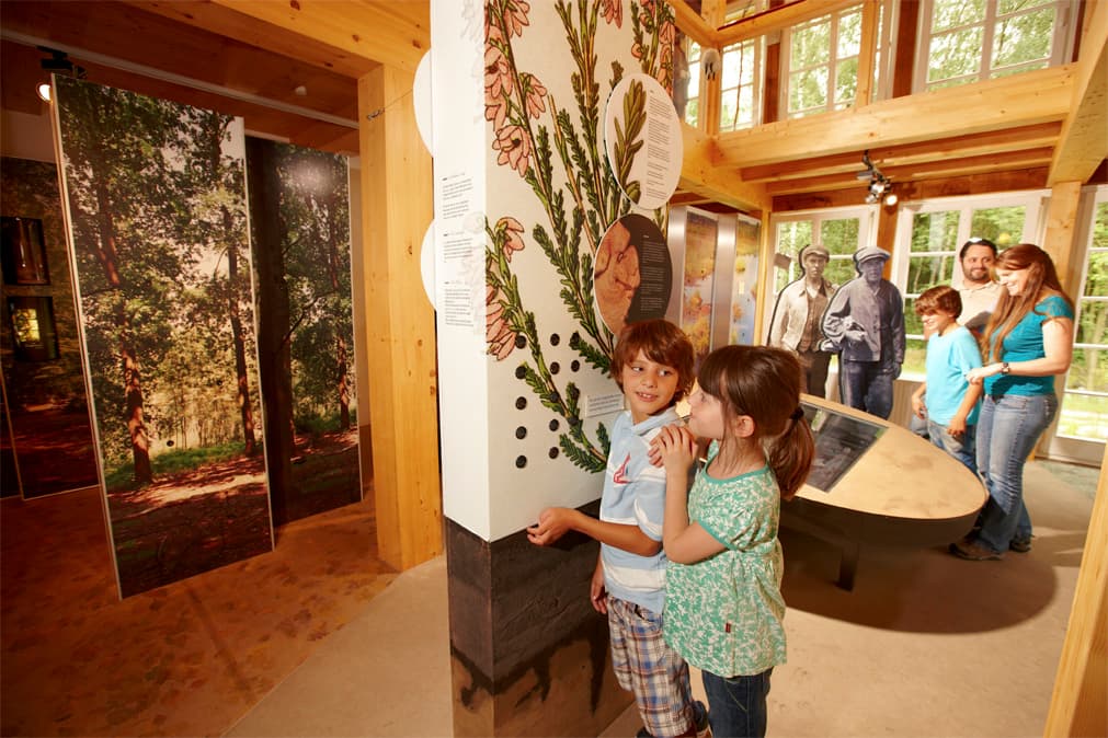 Heide-ErlebnisZentrum Undeloh am Wanderweg Heidschnuckenweg