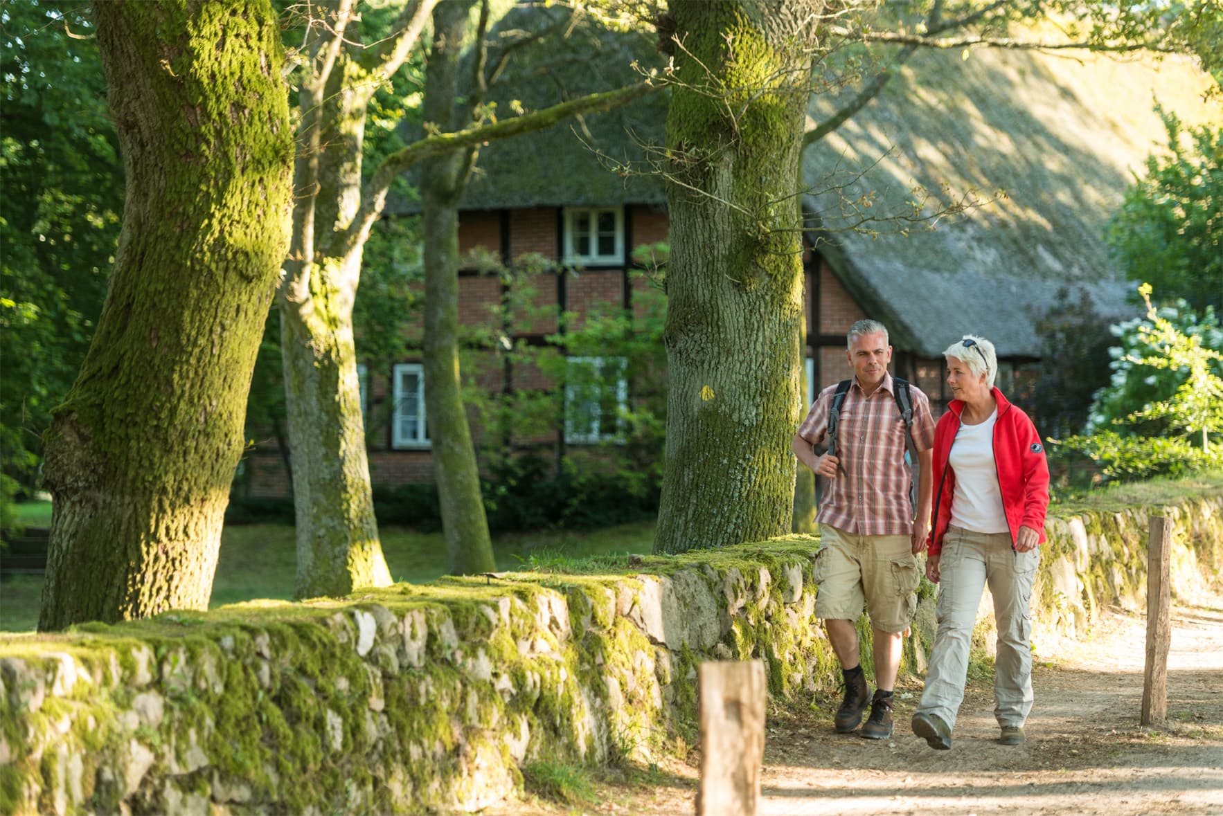 Autofreier Heideort Wilsede am Wanderweg Heidschnuckenweg