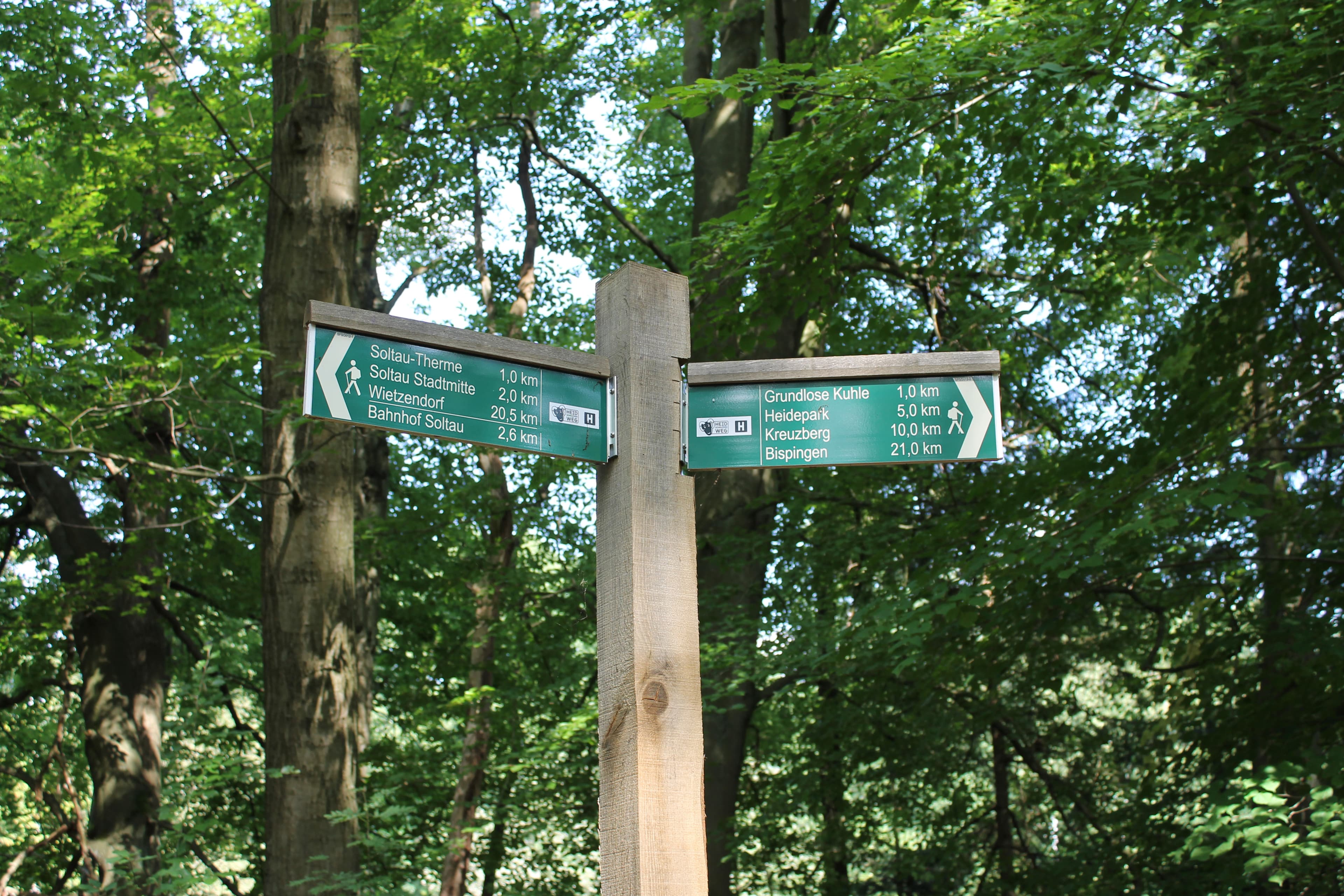 Heidschnuckenweg Beschilderung Markierung Wegweiser Wanderweg