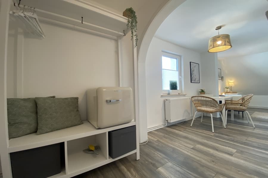 Offener Kleiderschrank in dem Appartement "Schnuckeliges Nest" in Müden