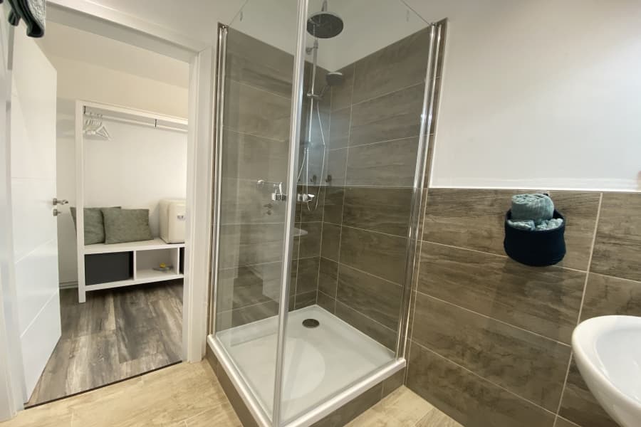 Bad mit Dusche in dem Appartement "Schnuckeliges Nest" in Müden